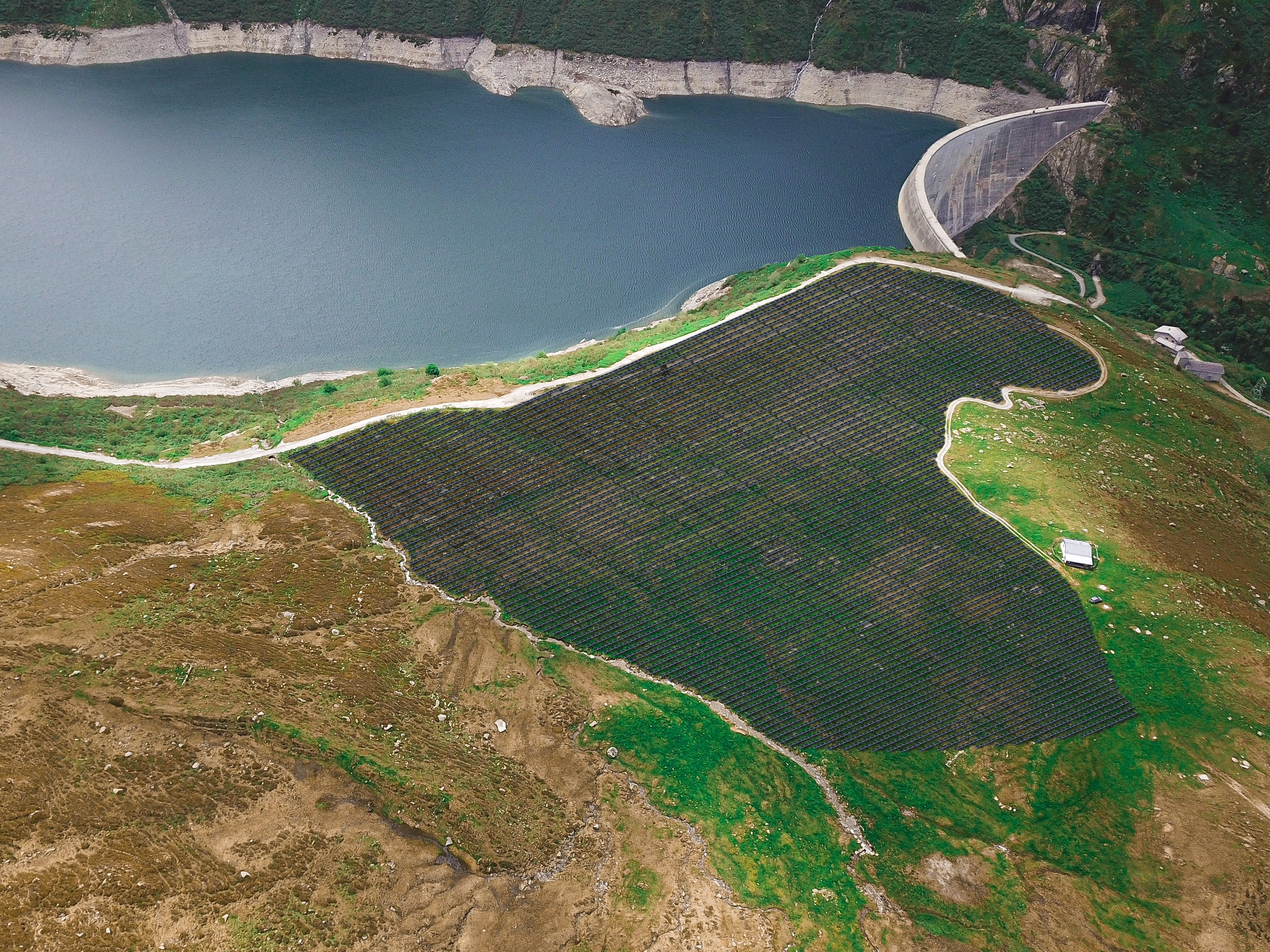 In der Gemeinde Tujetsch planen wir direkt neben dem Stausee die Freiflächenanlage NalpSolar 