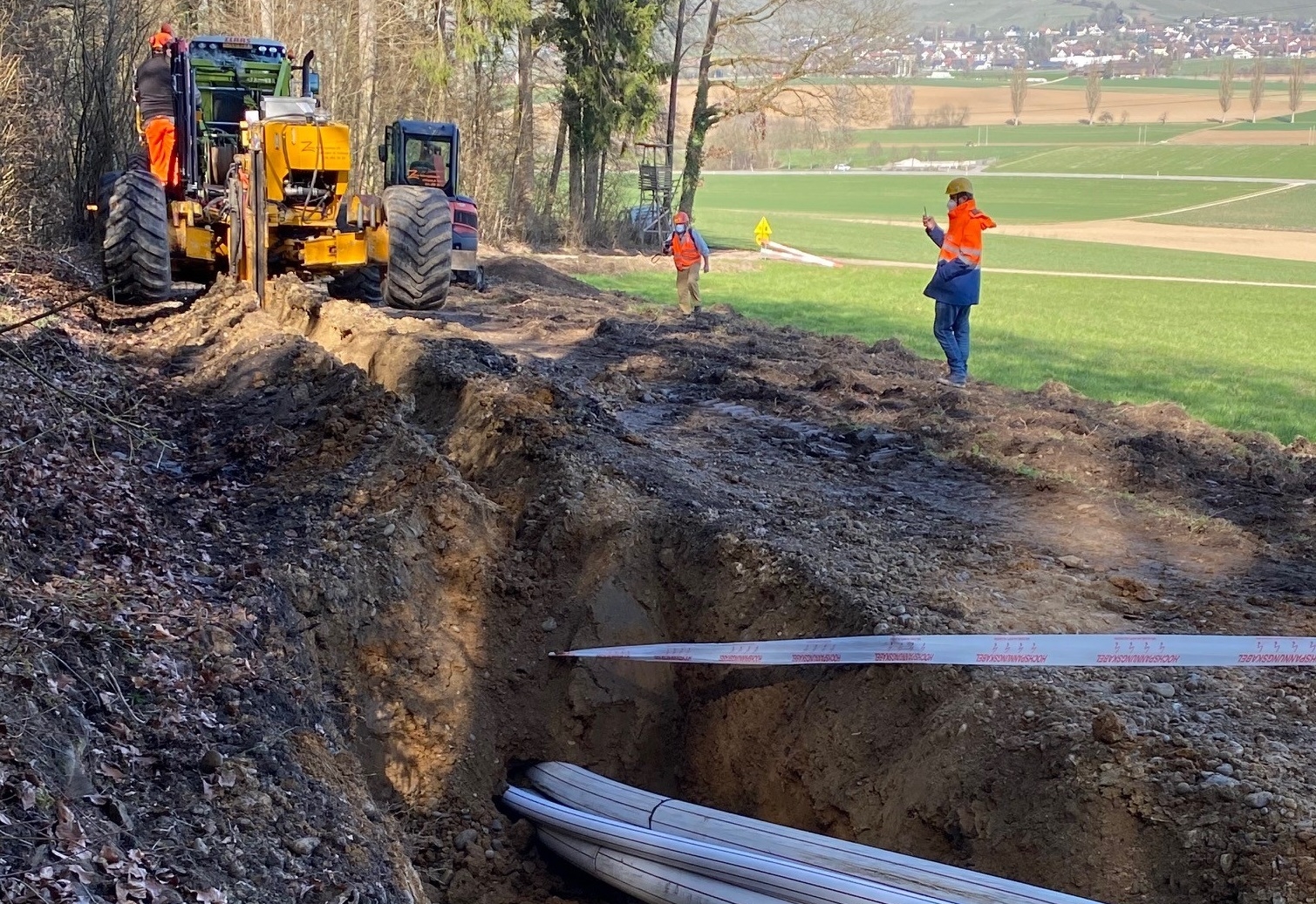 The narrow trench can easily be closed up when the work is finished.