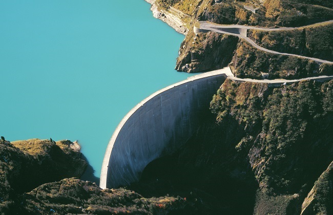 Farblich enorm attraktiv ist dieser Stausee im Kanton Graubünden. Wie heisst er?