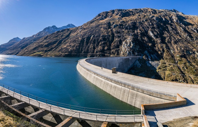 Hier sind wir in der Nähe eines Passes. Wo ist das und wie heisst der See?