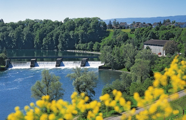 KW Rheinau: ist ein Partnerwerk der Axpo Power AG 50%, EnAlpin AG 42% und der EnBW Energie Baden-Württemberg AG 8%. Das Werk wurde 1952 bis 1957 erbaut und liefert heute im Schnitt 237 GWh Strom