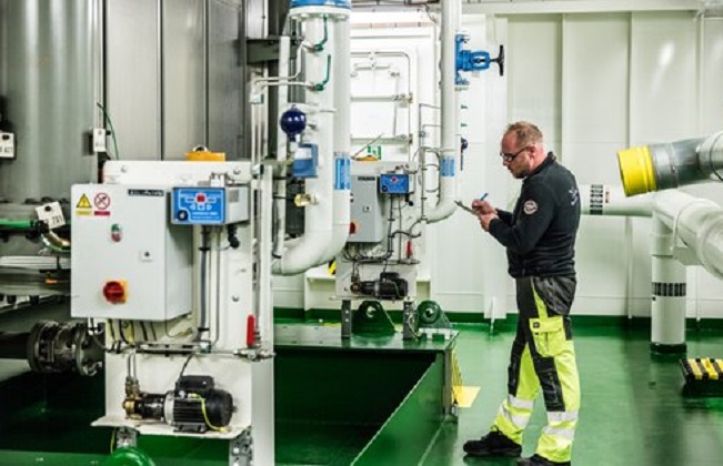   The four transformers convert the three-phase current from the wind plants from 33 to 155 kilovolts for onward transport. The configuration is redundant